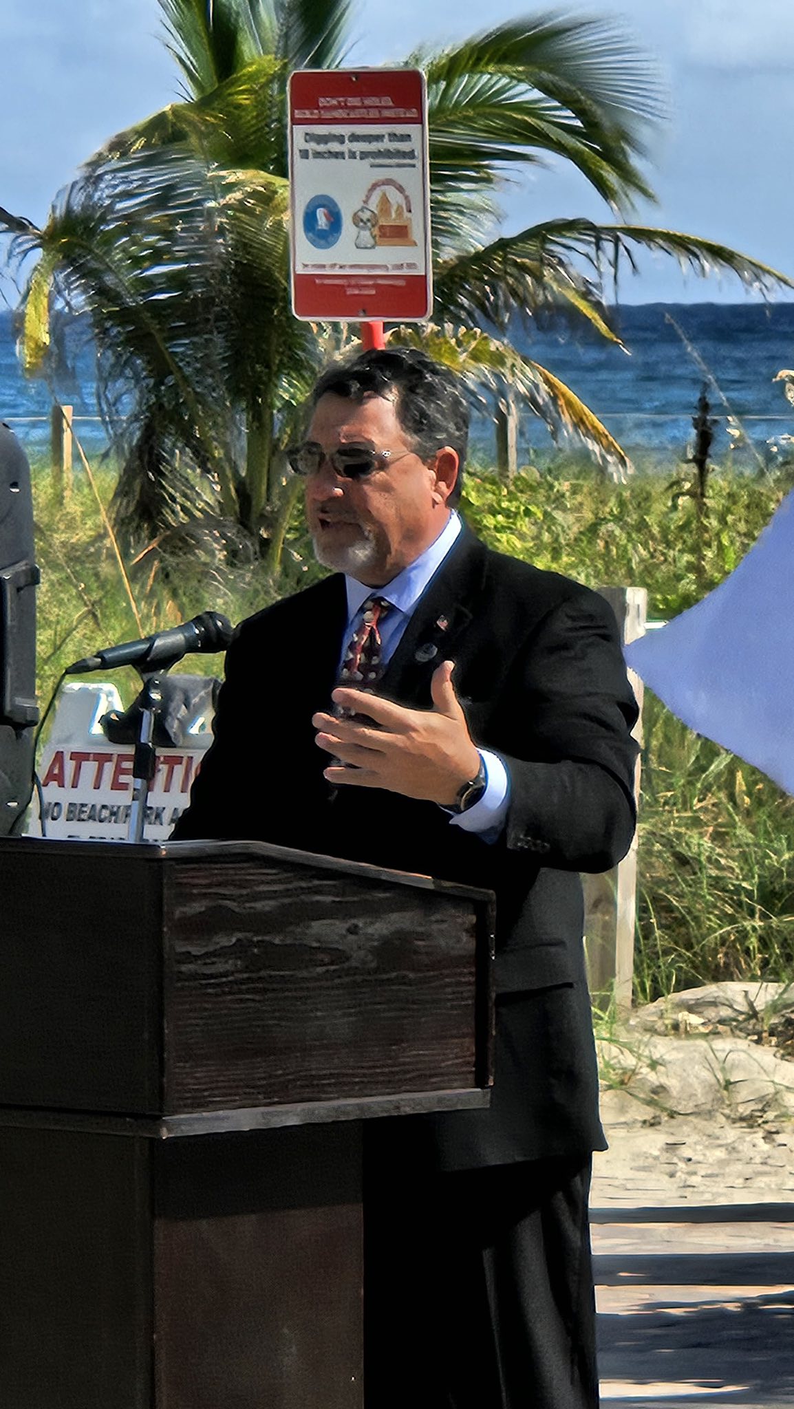 Randy Strauss speaking at a beachfront veterans event